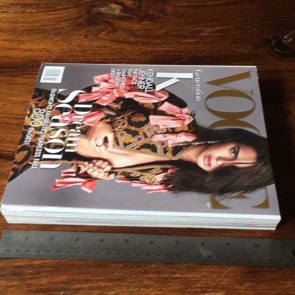 VOGUE Kendall Jenner September 2016 U.S. Magazine 800 pages (no bundling please) - Picture 6 of 9